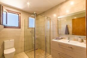 Villa in Spain With Private Pool & Beaches Nearby