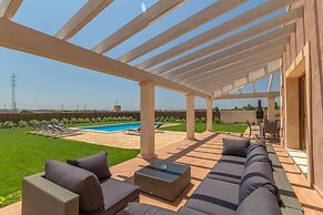 Villa in Spain With Private Pool & Beaches Nearby