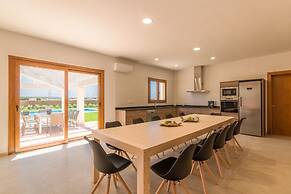 Villa in Spain With Private Pool & Beaches Nearby
