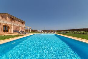 Villa in Spain With Private Pool & Beaches Nearby