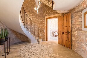 Villa in Spain With Private Pool & Beaches Nearby