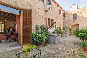 Spacious Lexiclati Villa With Pool
