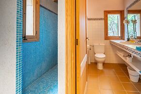 Spacious Lexiclati Villa With Pool