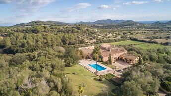 Spacious Lexiclati Villa With Pool