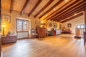 Spacious Lexiclati Villa With Pool