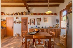 Spacious Lexiclati Villa With Pool