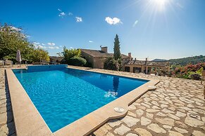 Spacious Lexiclati Villa With Pool