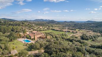 Spacious Lexiclati Villa With Pool