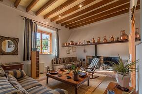 Spacious Lexiclati Villa With Pool