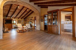 Spacious Lexiclati Villa With Pool