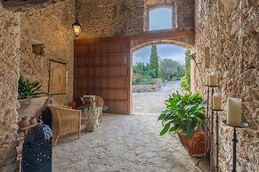 Spacious Lexiclati Villa With Pool