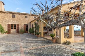 Spacious Lexiclati Villa With Pool