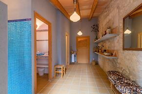Spacious Lexiclati Villa With Pool