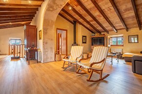 Spacious Lexiclati Villa With Pool