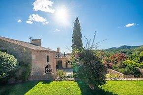 Spacious Lexiclati Villa With Pool