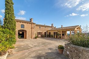 Spacious Lexiclati Villa With Pool