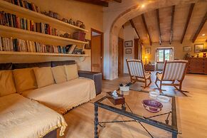 Spacious Lexiclati Villa With Pool