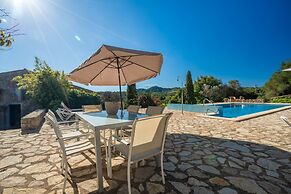 Spacious Lexiclati Villa With Pool