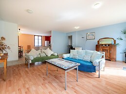 Spacious Home With Beach Access