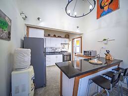 Colonial 2BR Apartment 2mins Walk to Beach!