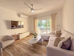 Hillside Condo - 2BR Charming APT Close to Strip!