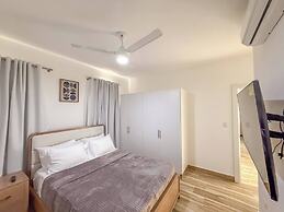 Hillside Condo - 2BR Charming APT Close to Strip!