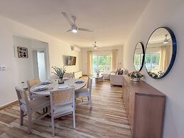 Hillside Condo - 2BR Charming APT Close to Strip!