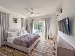 Hillside Condo - 2BR Charming APT Close to Strip!