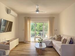 Hillside Condo - 2BR Charming APT Close to Strip!