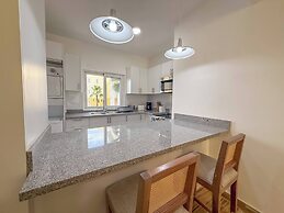 Hillside Condo - 2BR Charming APT Close to Strip!