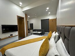 Hotel sky way inn