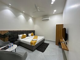 Hotel sky way inn