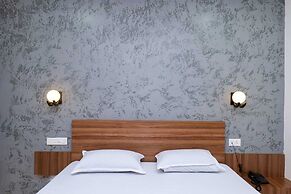 Balu Residency - A Business Class Hotel