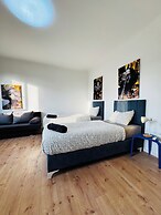 Cozy 3BR Apt with Garden Sleeps 10