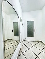 Cozy 3BR Apt with Garden Sleeps 10