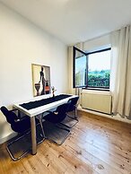 Cozy 3BR Apt with Garden Sleeps 10