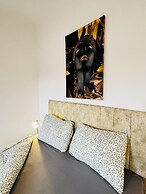 Cozy 3BR Apt with Garden Sleeps 10