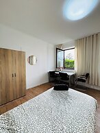 Cozy 3BR Apt with Garden Sleeps 10