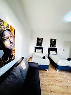 Cozy 3BR Apt with Garden Sleeps 10