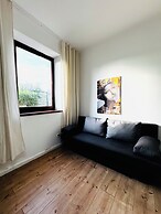 Cozy 3BR Apt with Garden Sleeps 10