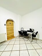 Cozy 3BR Apt with Garden Sleeps 10