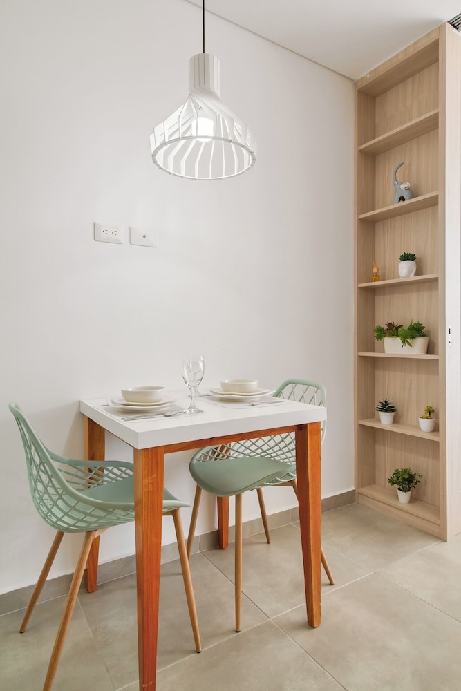Salguero Suites By HostPro