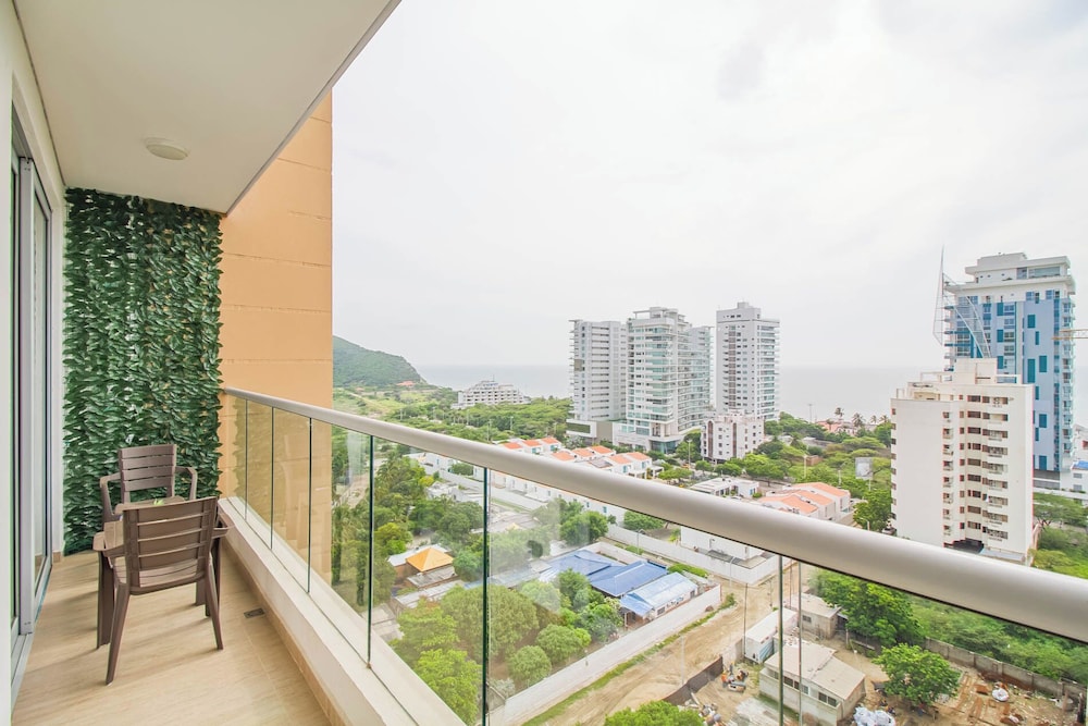 Salguero Suites By HostPro