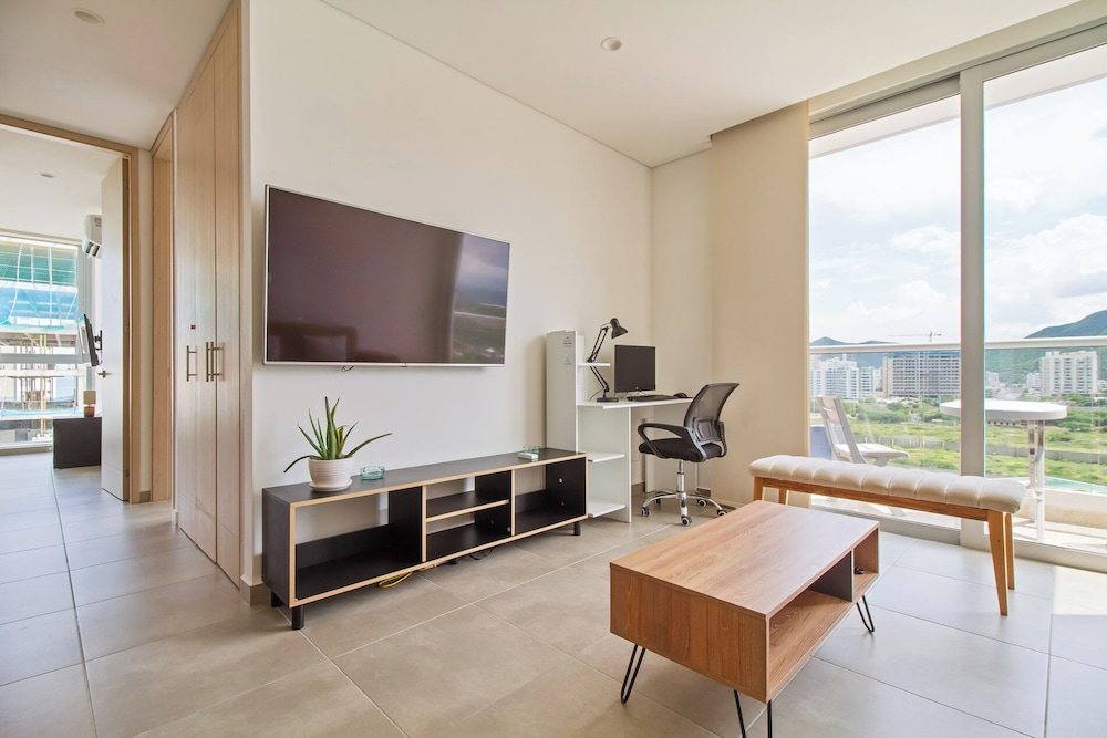 Salguero Suites By HostPro