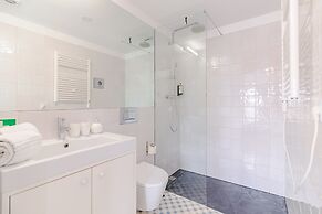 Charming Studio, Ideal for Smaller Groups