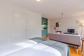 Modern Studio in Porto With Balcony