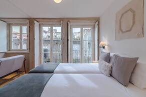 Modern Studio in Porto With Balcony
