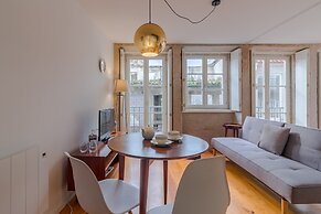 Modern Studio in Porto With Balcony