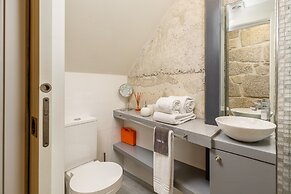 Charming Riverview Apartment in Porto