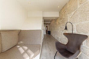 Charming Riverview Apartment in Porto